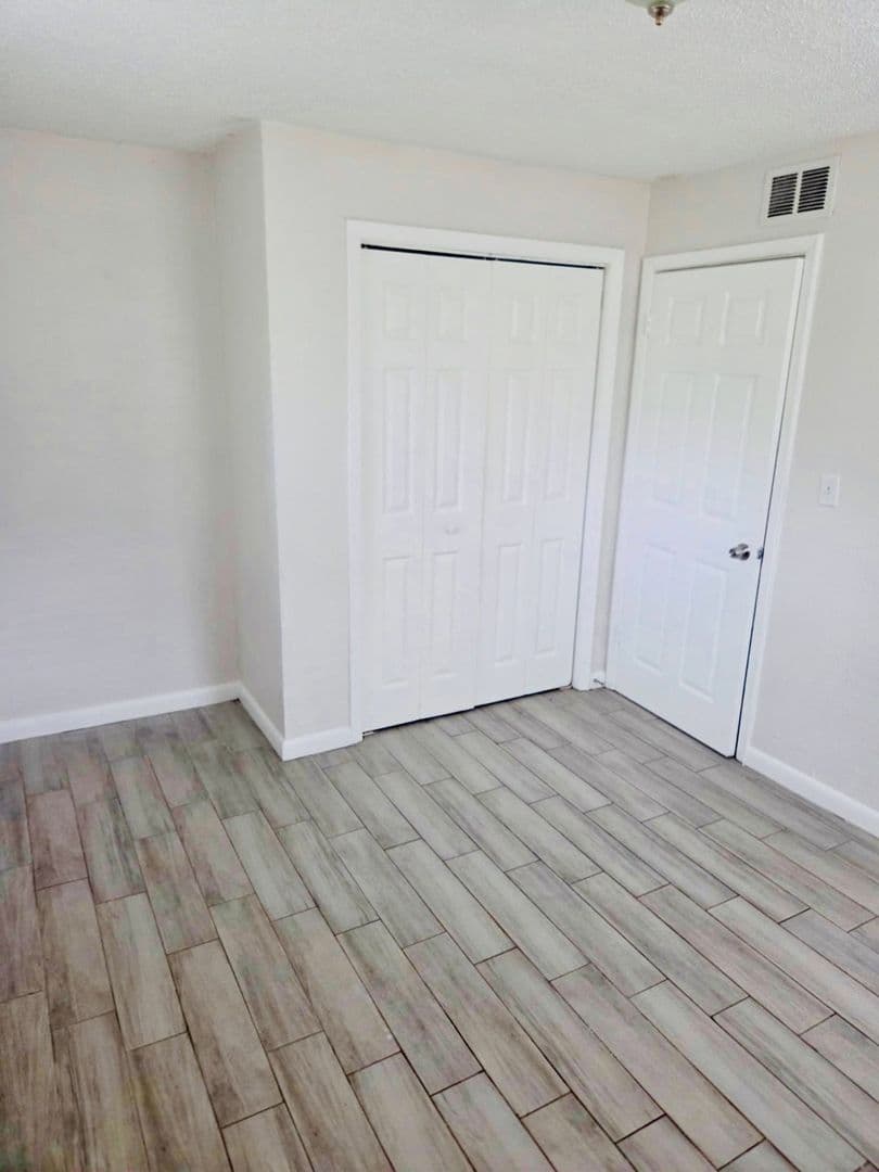 Jacksonville Apartment: 1168 W. 20th Street