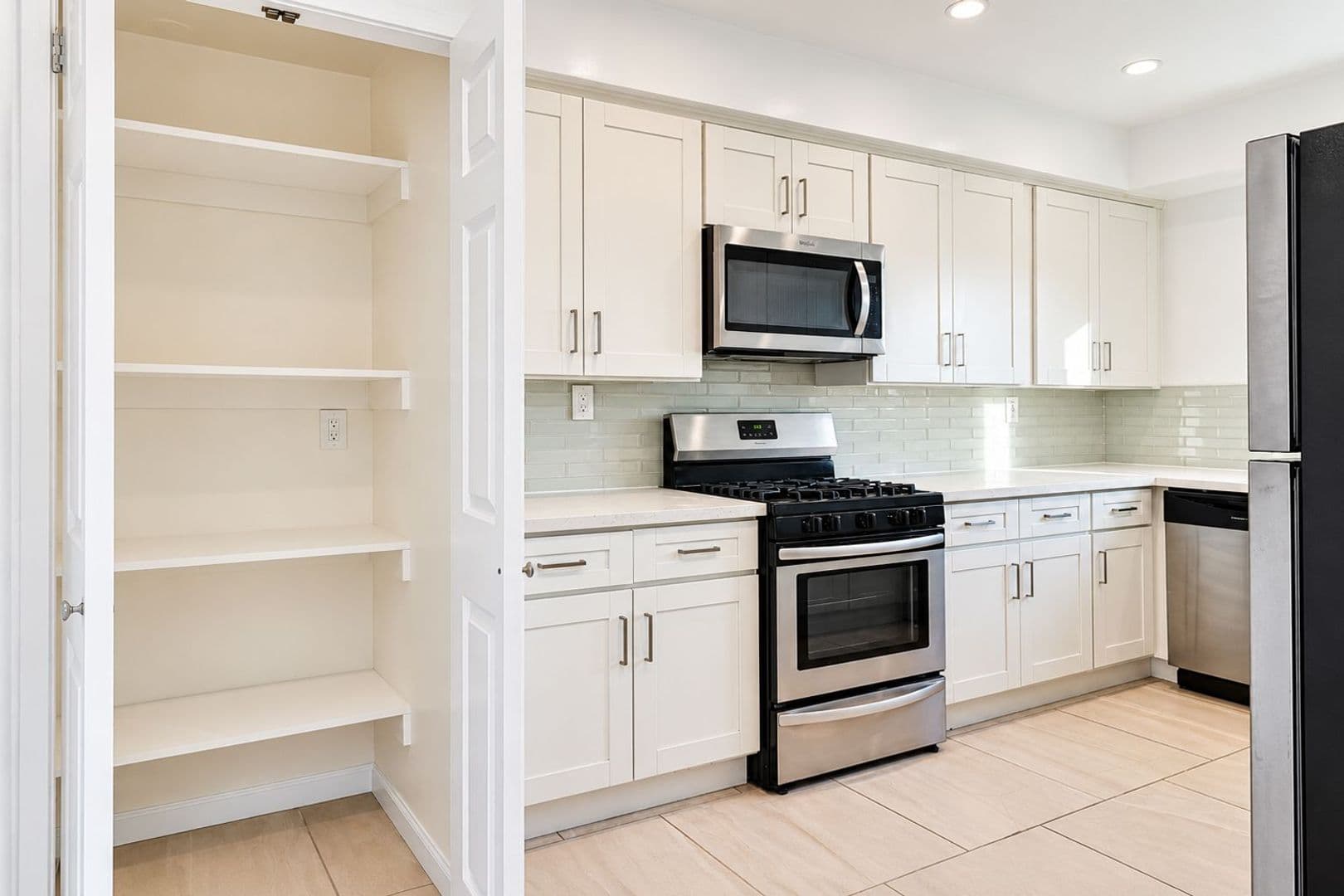Los Angeles Apartment: 8588 Horner St