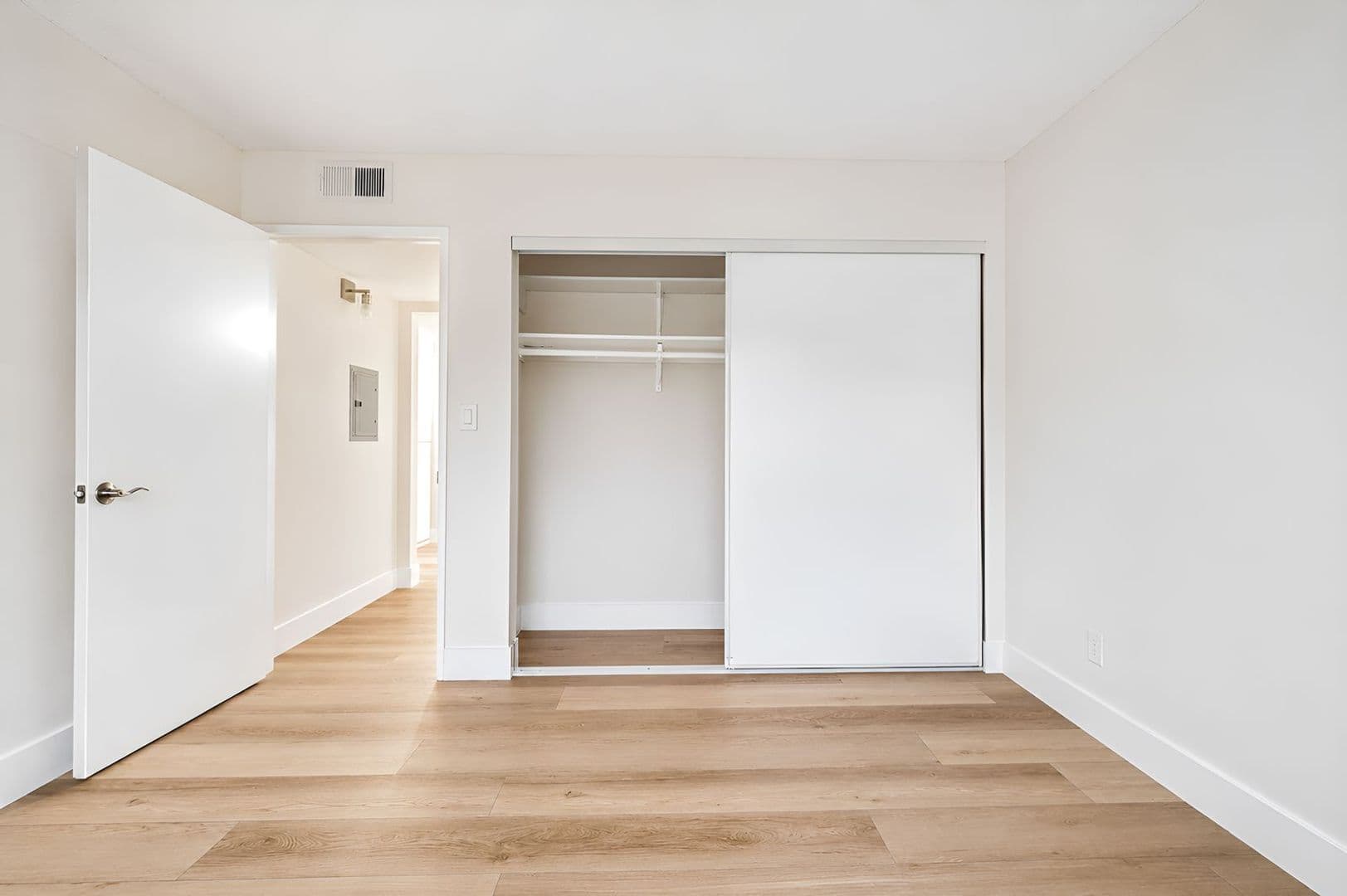 Los Angeles Apartment: 1255 N Orange Dr