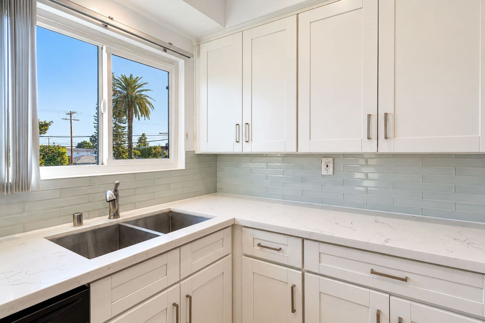 Los Angeles Apartment: 8588 Horner St