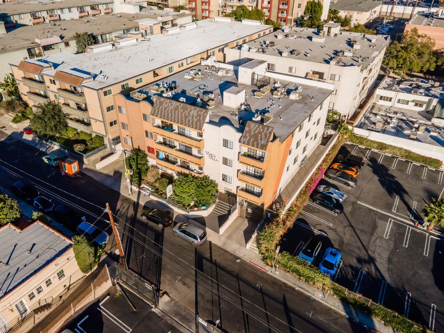 Los Angeles Apartment: 1520 N Vista St