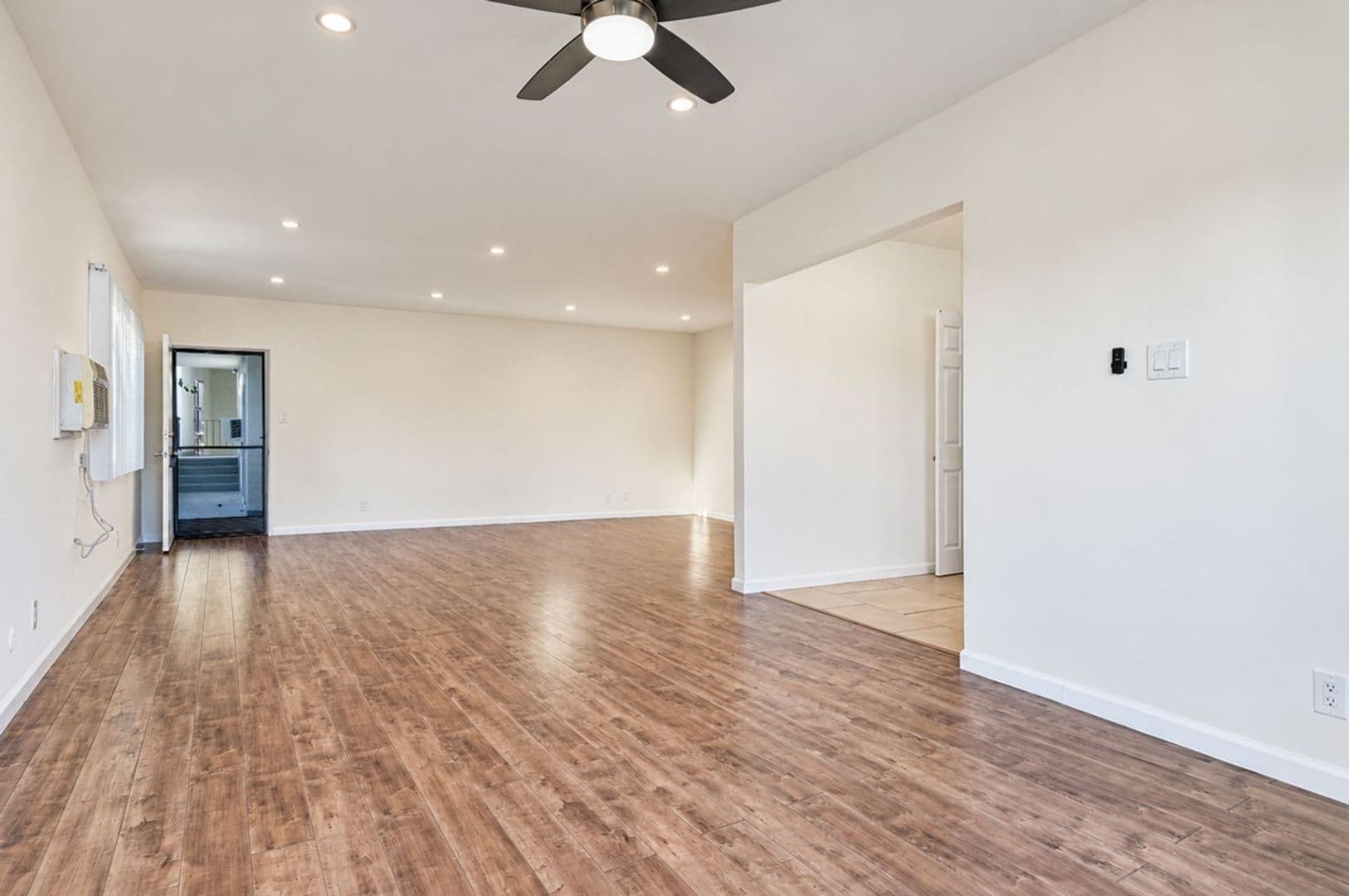 Los Angeles Apartment: 8588 Horner St