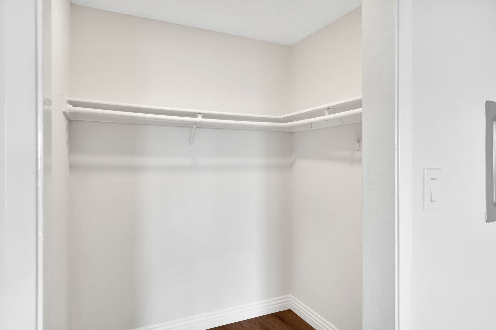 Los Angeles Apartment: 1255 N Orange Dr