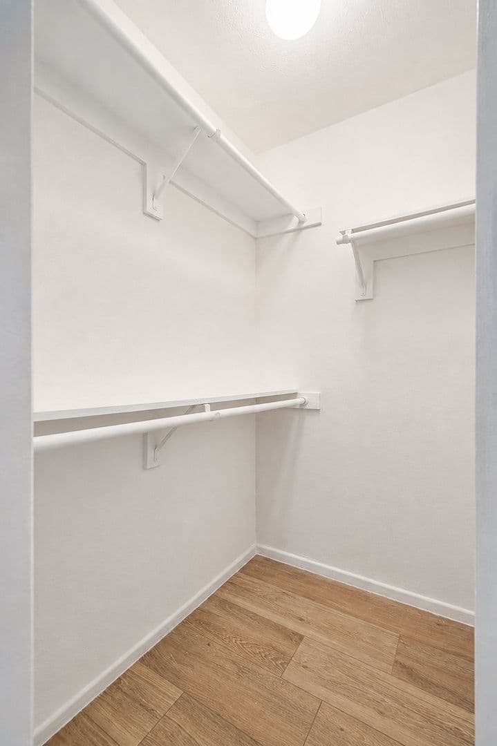 Los Angeles Apartment: 1520 N Vista St