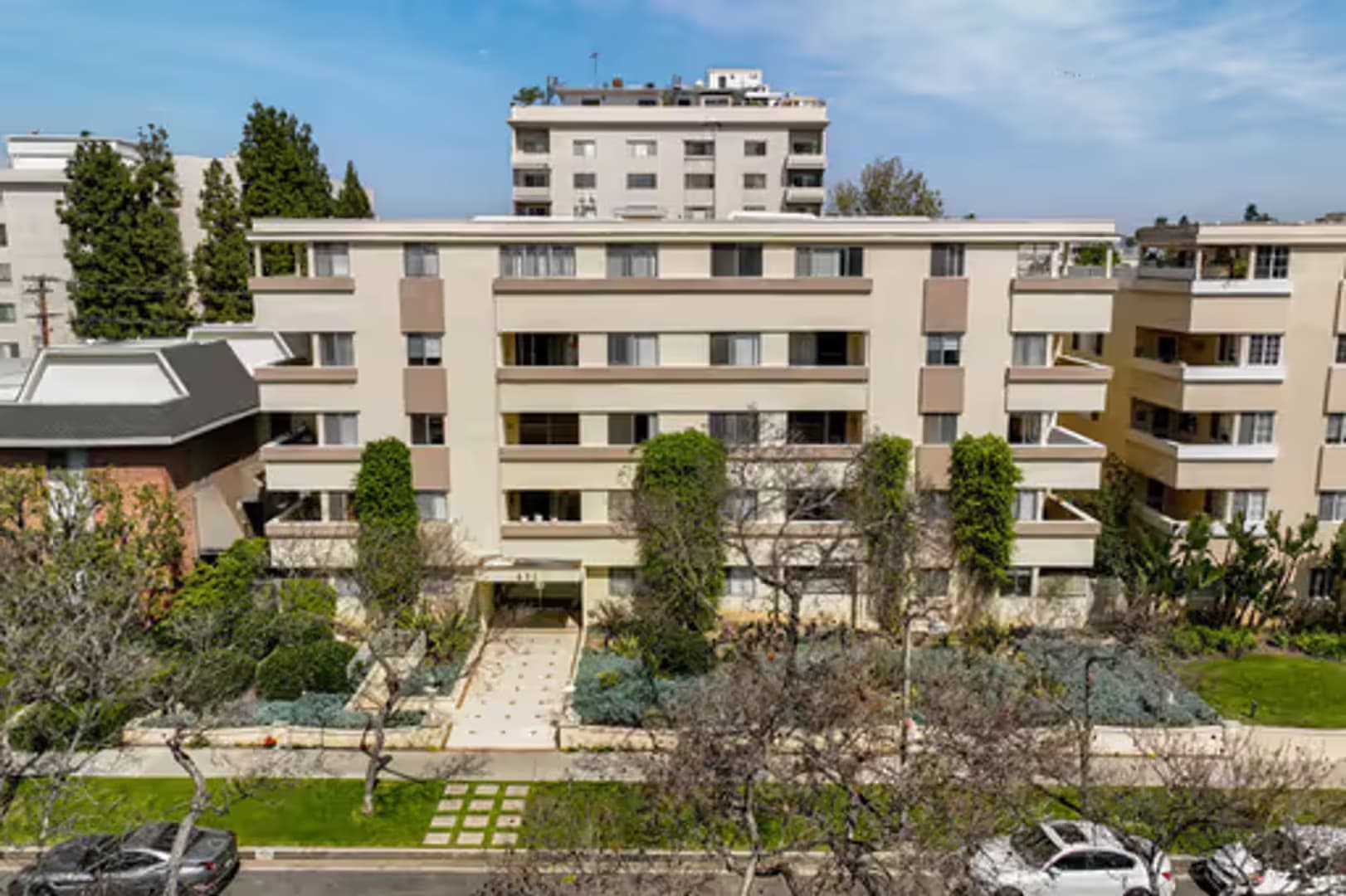 Beverly Hills Apartment: 432 N Palm Dr