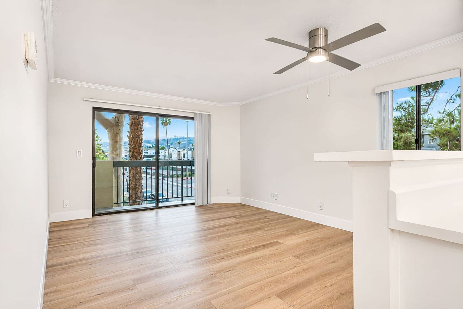 Los Angeles Apartment: 1255 N Orange Dr