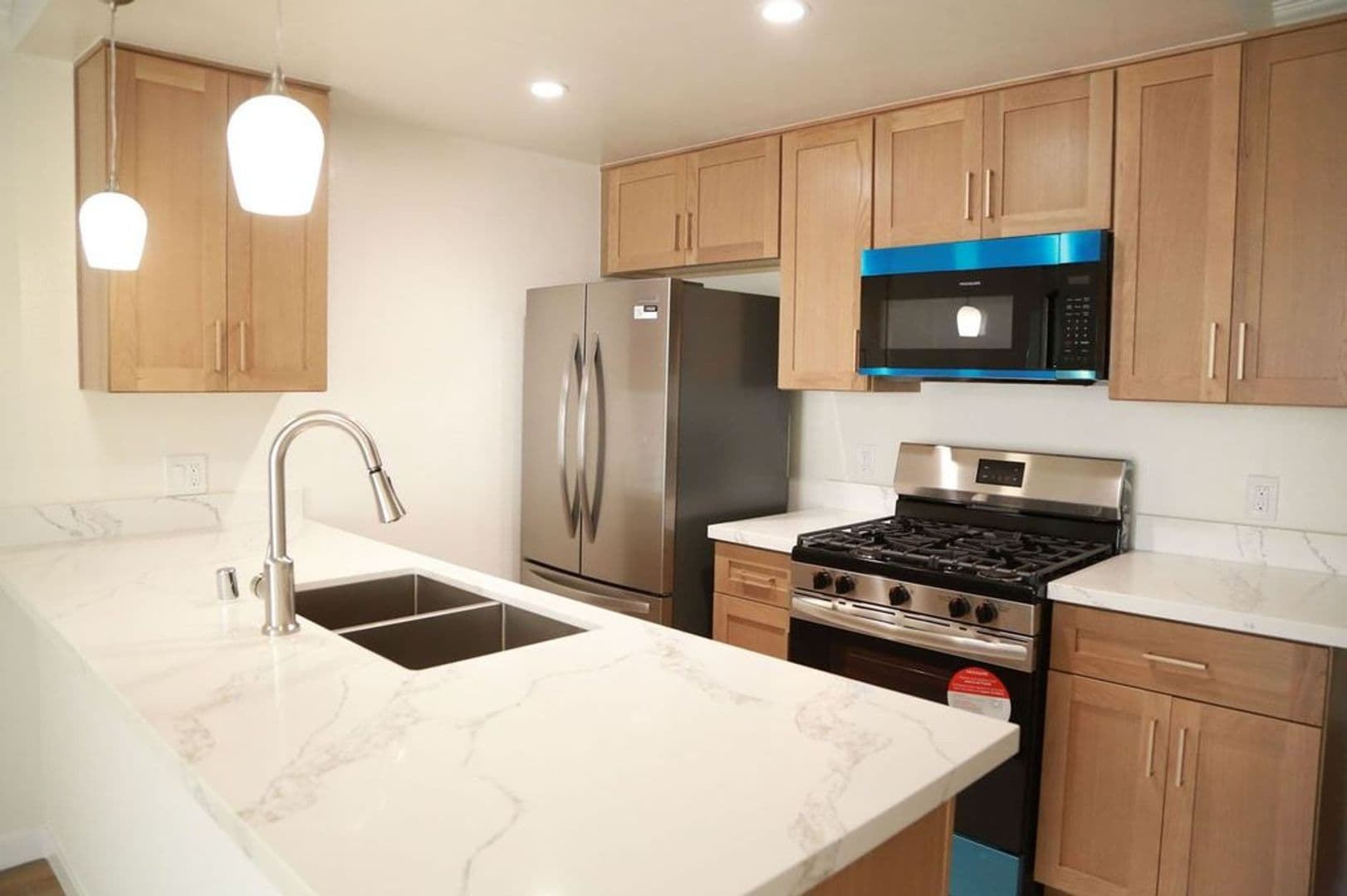 Los Angeles Apartment: 1520 N Vista St