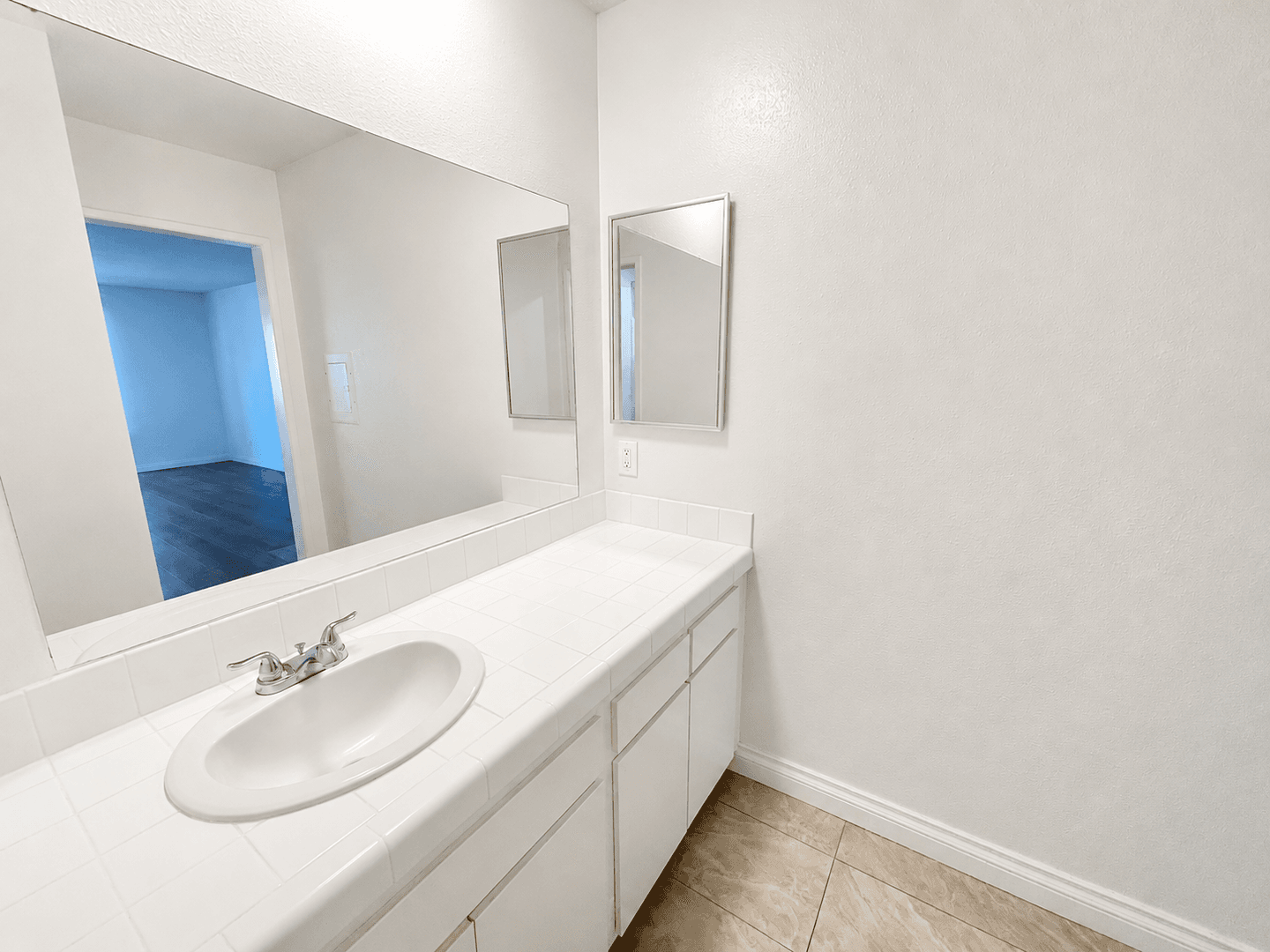 Los Angeles Apartment: 1436 S Centinela Ave