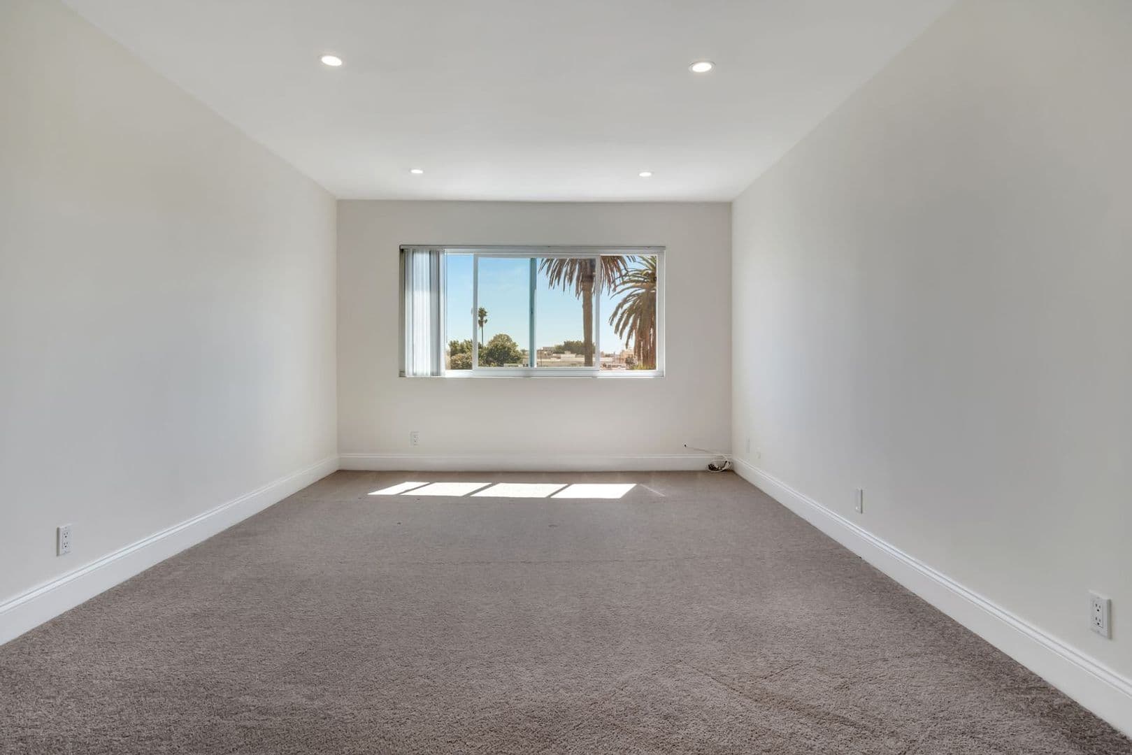 Los Angeles Apartment: 929 S Bedford St