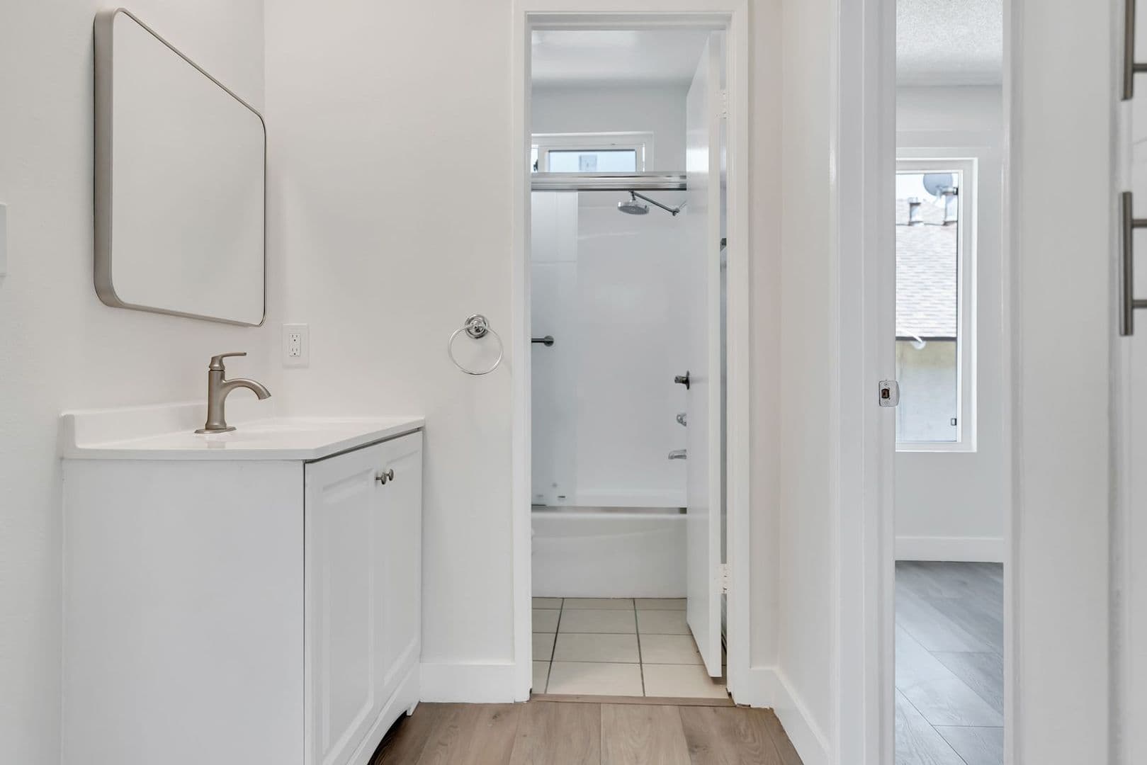 Los Angeles Apartment: 1436 S Centinela Ave