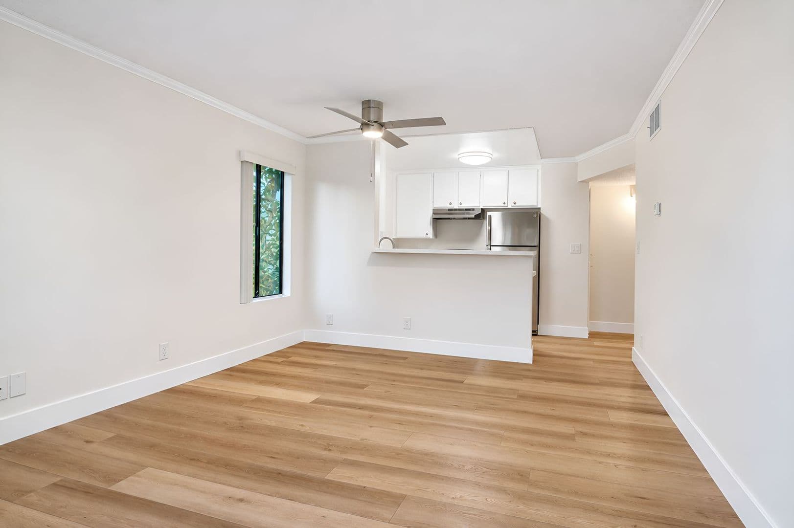 Los Angeles Apartment: 1255 N Orange Dr
