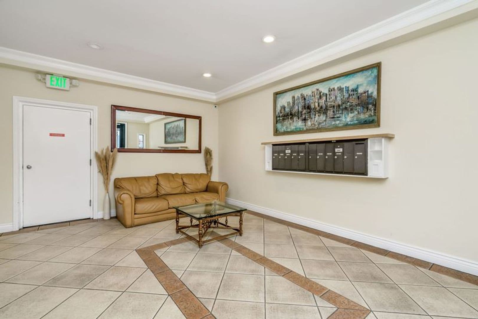 Los Angeles Apartment: 1415 Rexford Dr