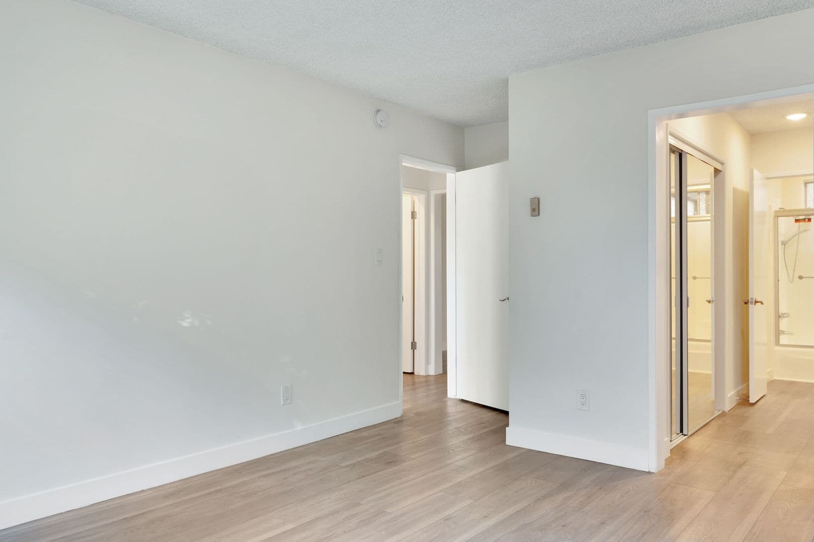 Los Angeles Apartment: 1477 S Canfield Ave