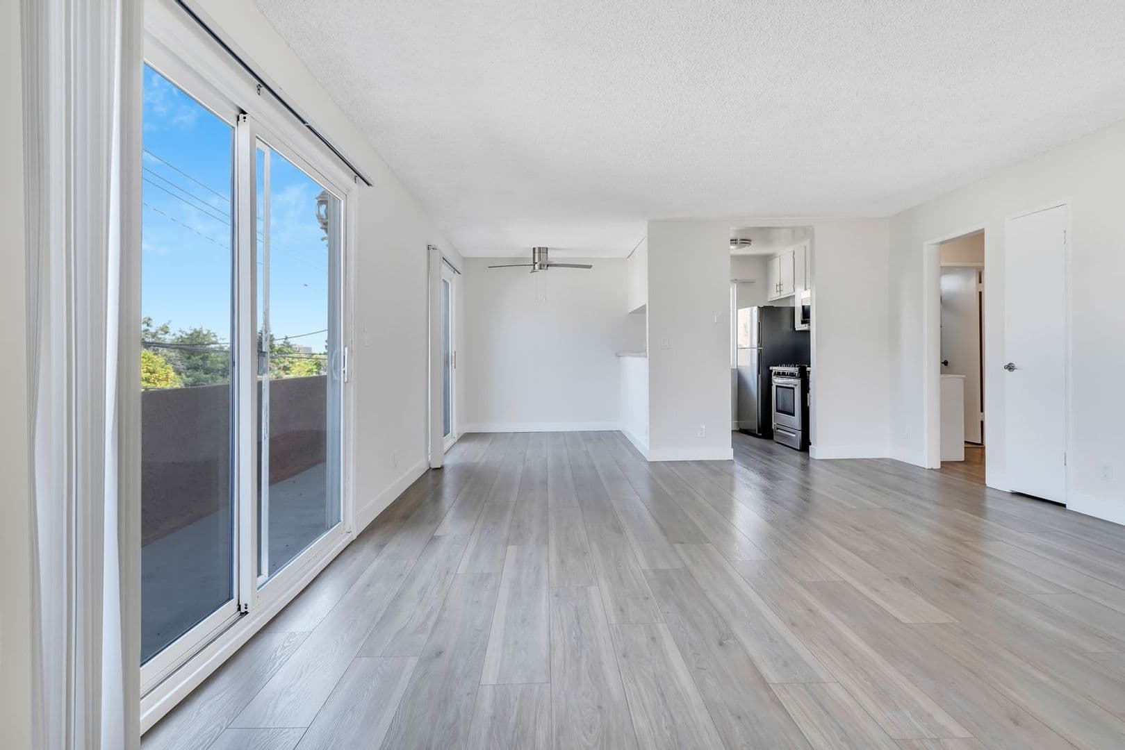 Los Angeles Apartment: 1436 S Centinela Ave
