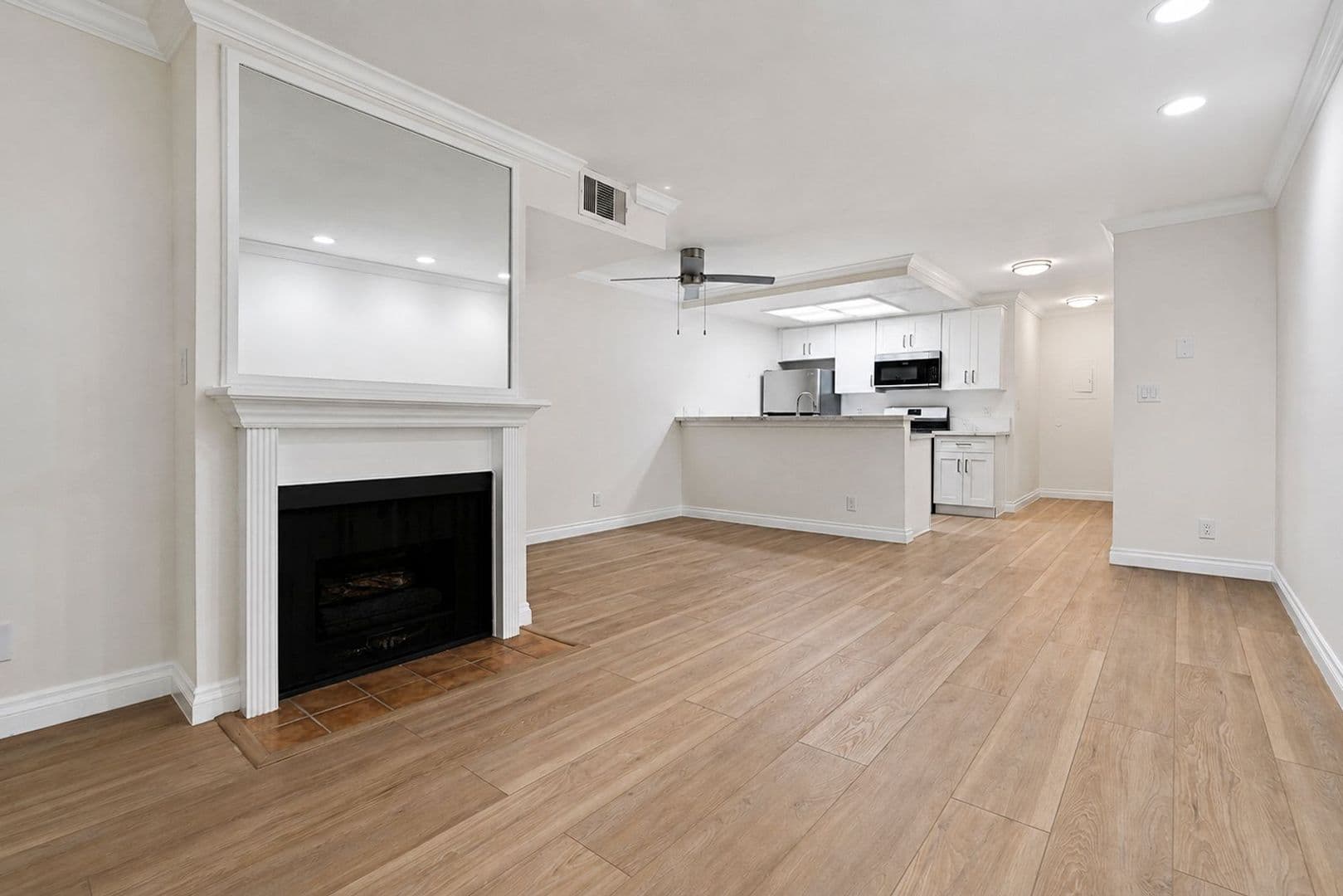 Los Angeles Apartment: 1520 N Vista St