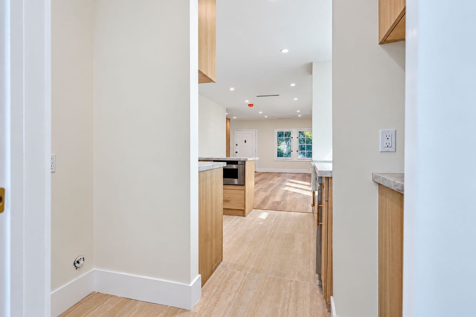 Beverly Hills Apartment: 151-153 N Clark Dr
