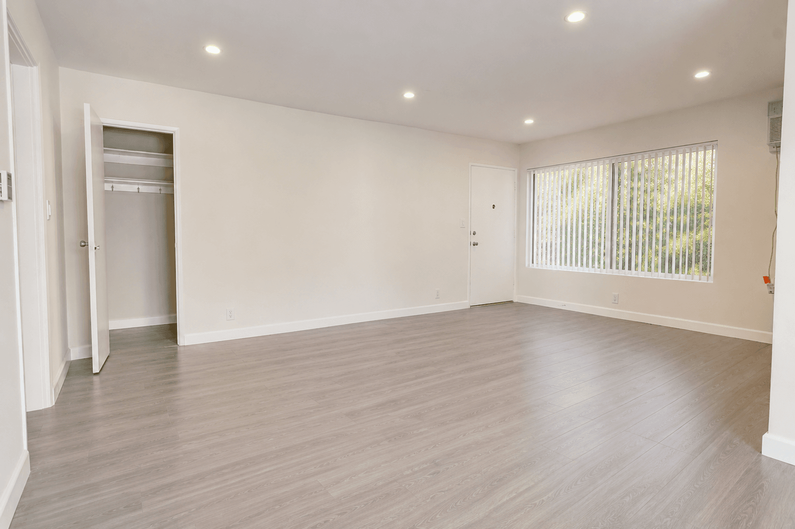 Los Angeles Apartment: 1469 S Canfield Ave