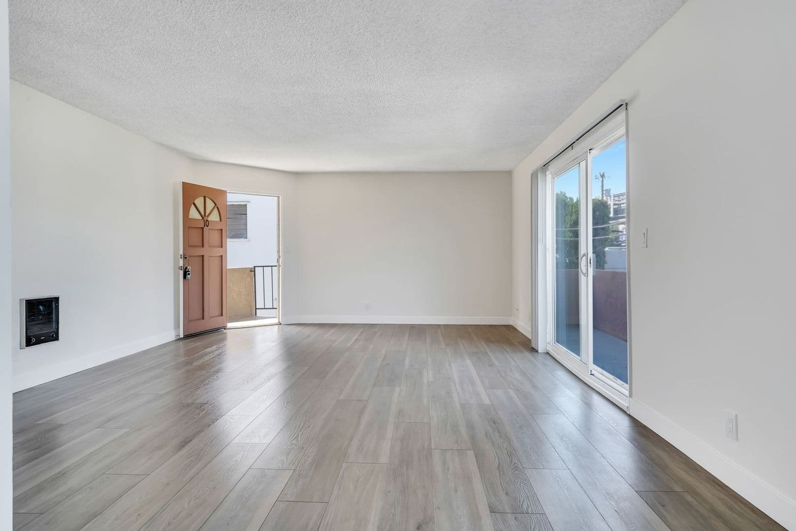 Los Angeles Apartment: 1436 S Centinela Ave