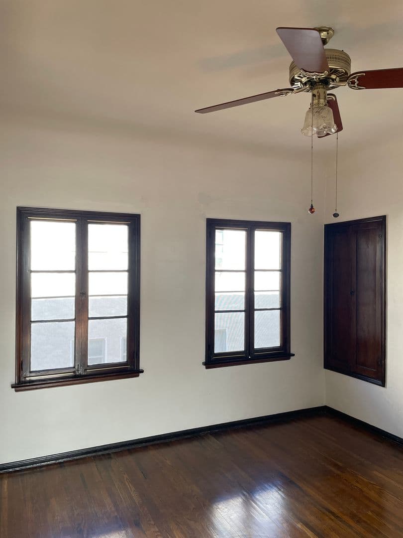 Beverly Hills Apartment: 123 N Hamilton Dr