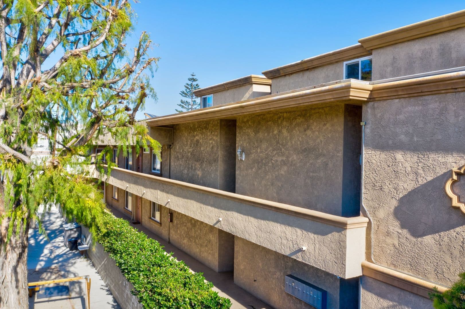 Los Angeles Apartment: 1436 S Centinela Ave