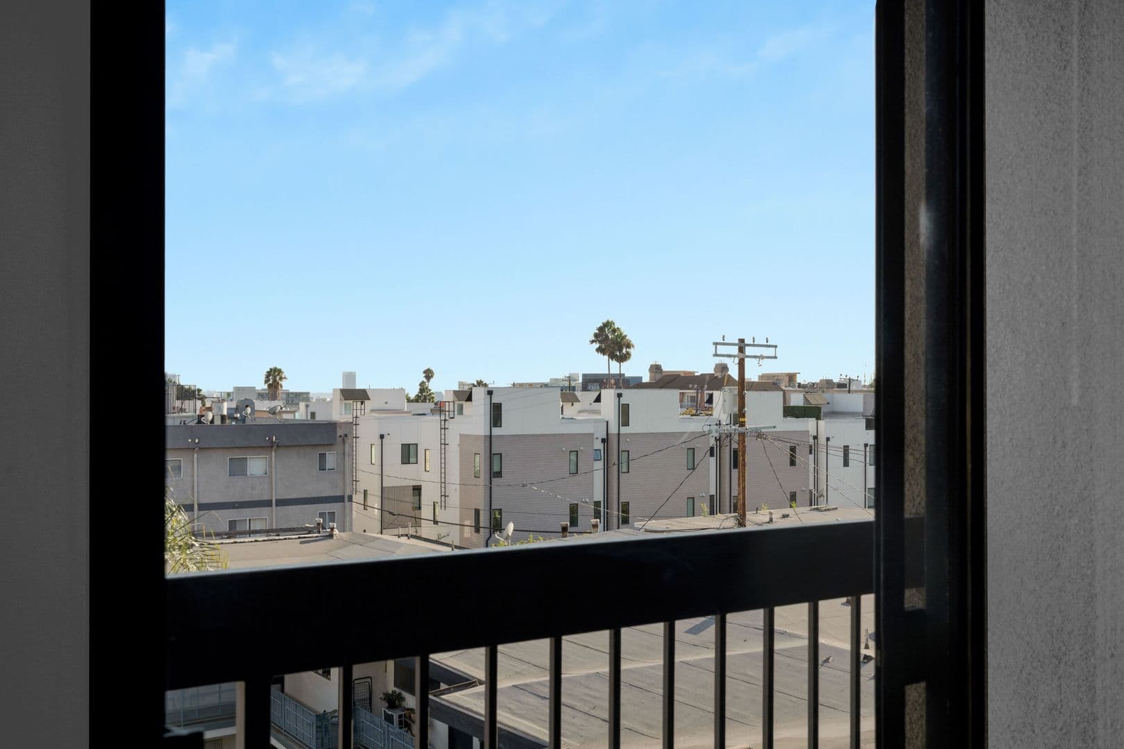 Los Angeles Apartment: 1255 N Orange Dr
