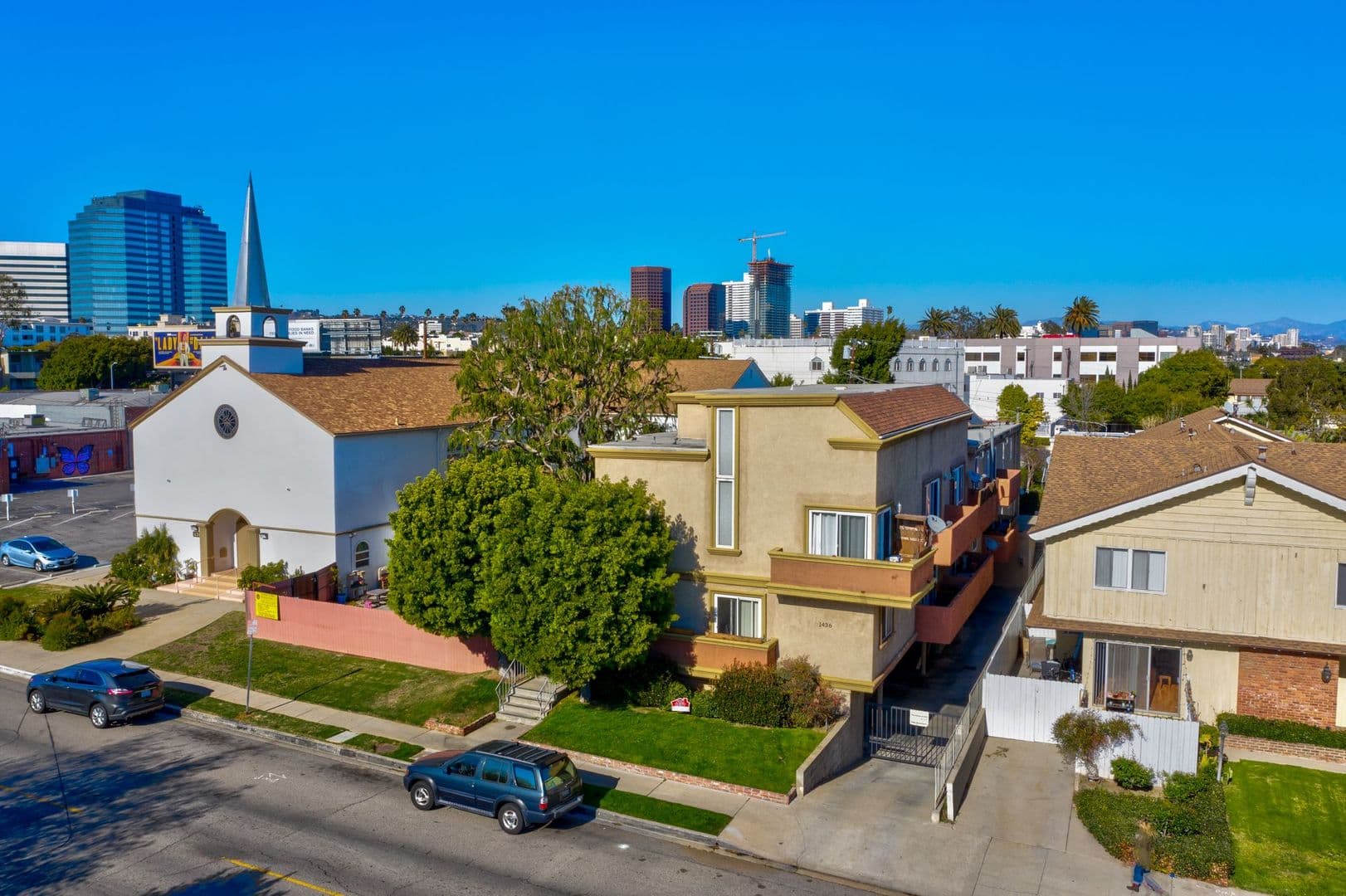 Los Angeles Apartment: 1436 S Centinela Ave