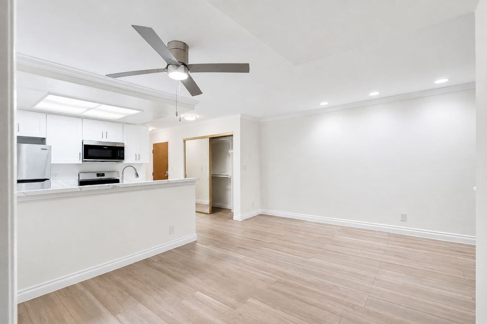 Los Angeles Apartment: 1520 N Vista St