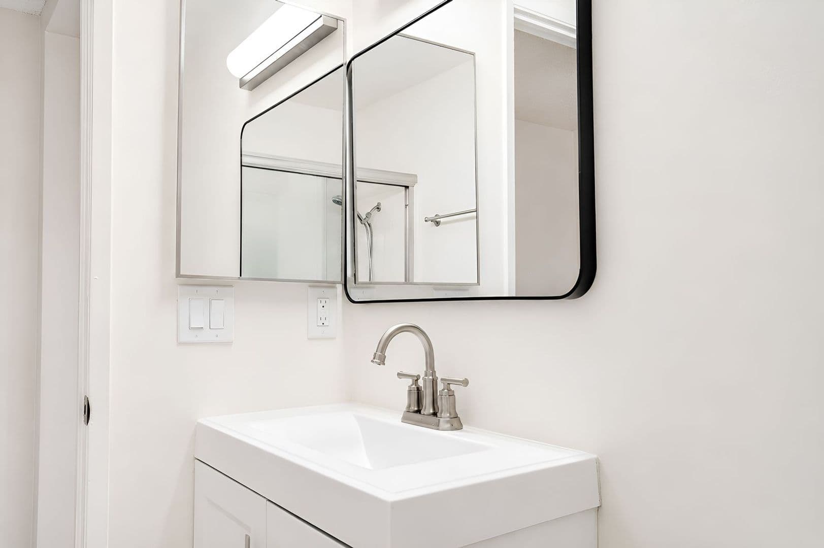 Los Angeles Apartment: 1255 N Orange Dr