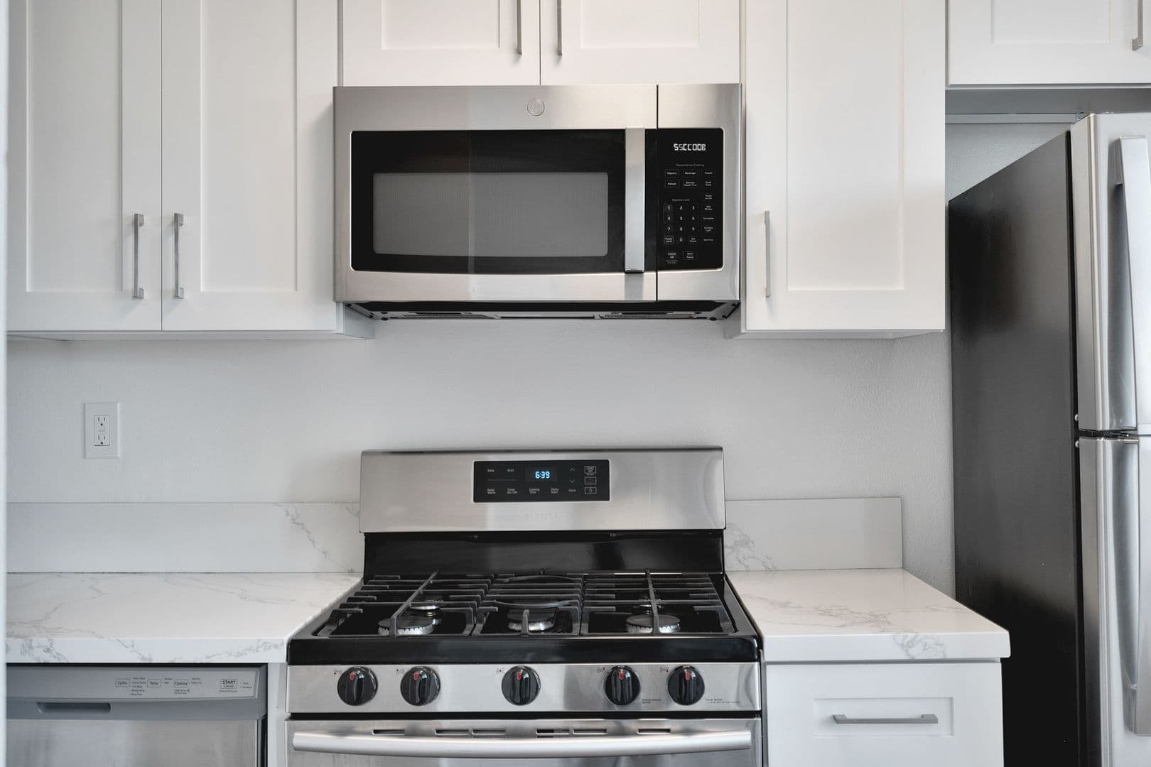 Los Angeles Apartment: 1255 N Orange Dr