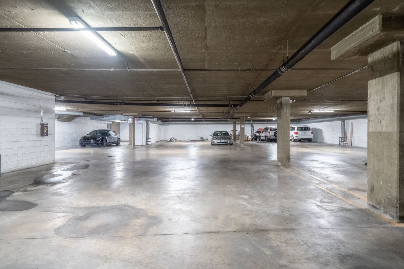 Los Angeles Apartment: 1255 N Orange Dr