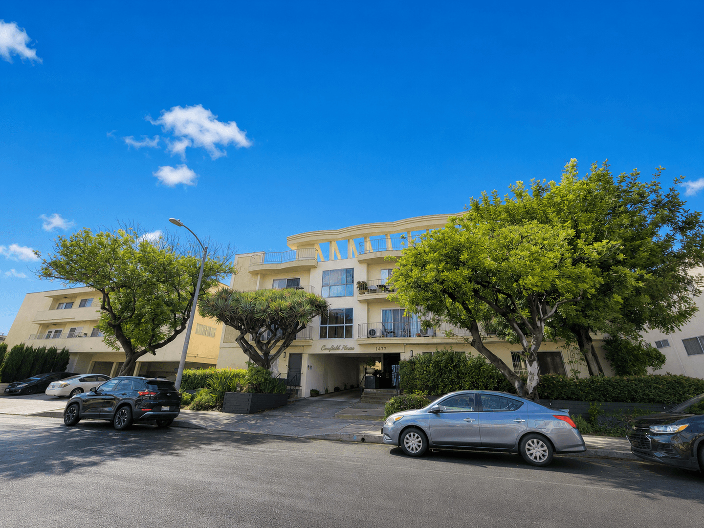 Los Angeles Apartment: 1477 S Canfield Ave