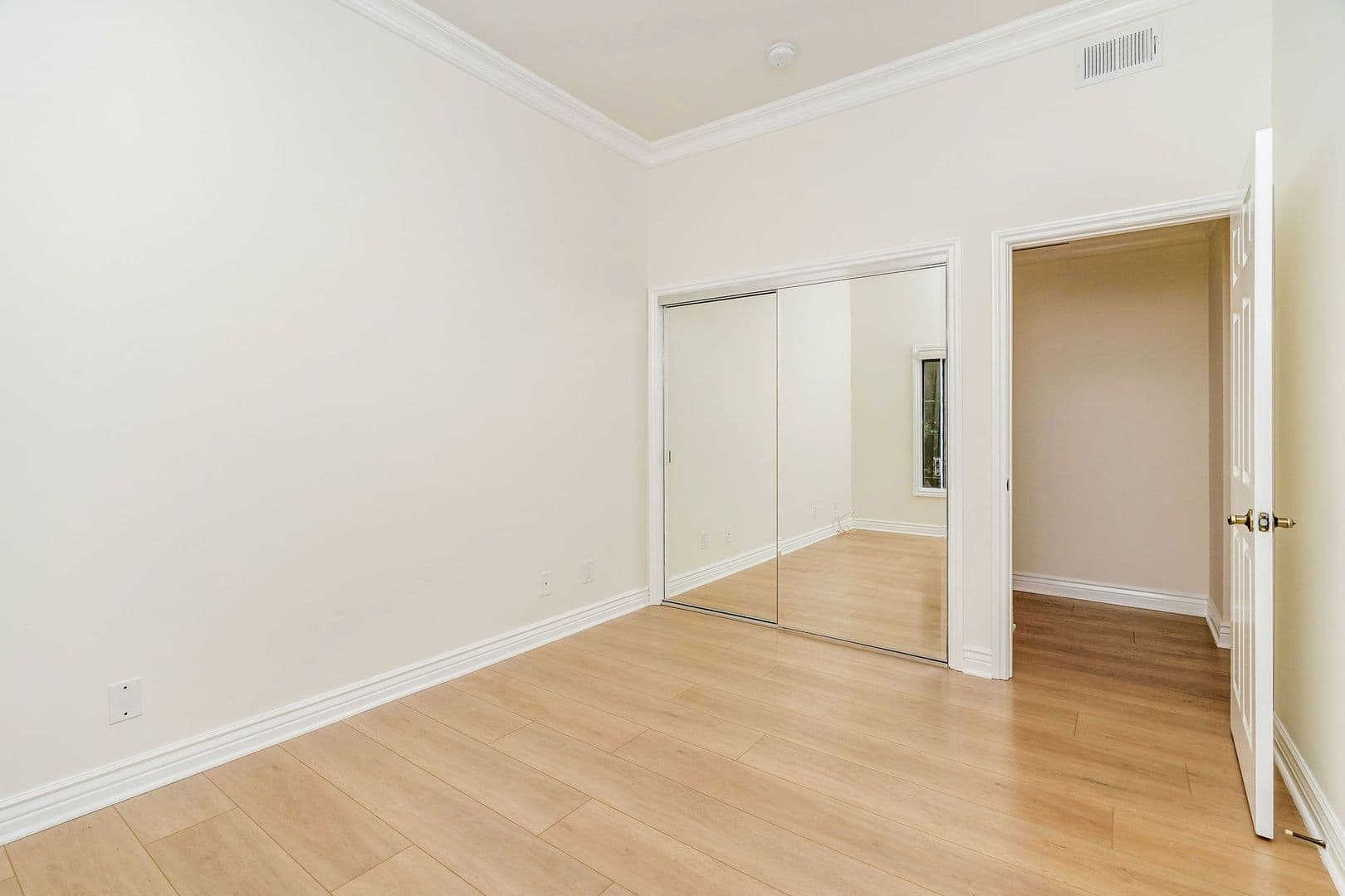 Los Angeles Apartment: 1415 Rexford Dr