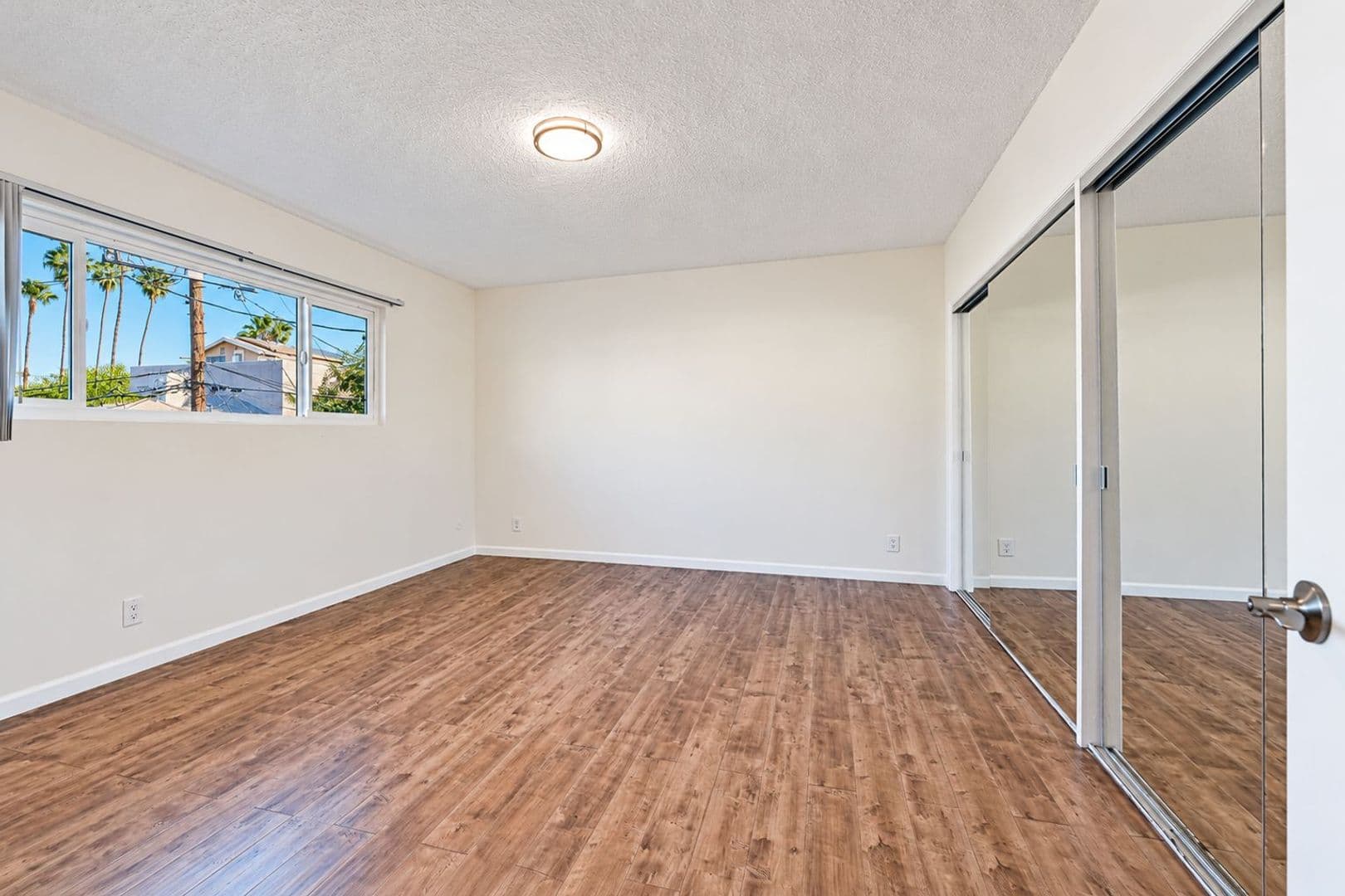 Los Angeles Apartment: 8588 Horner St