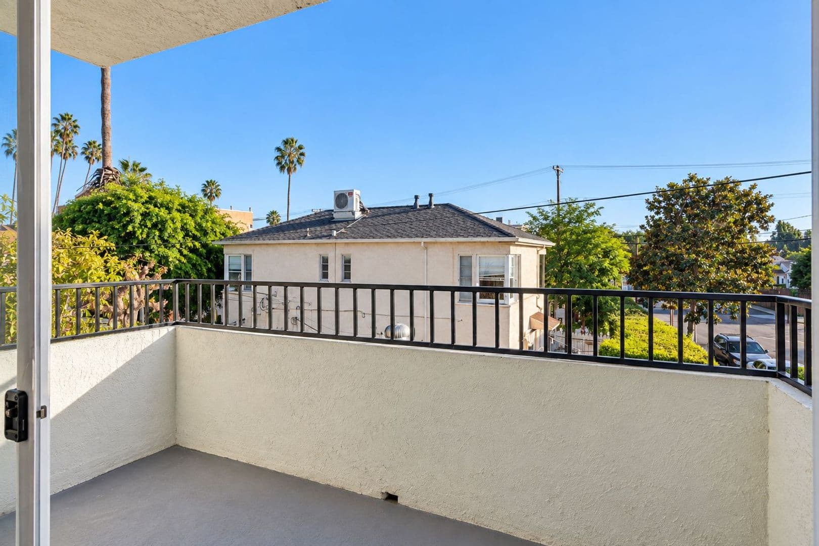 Los Angeles Apartment: 8588 Horner St