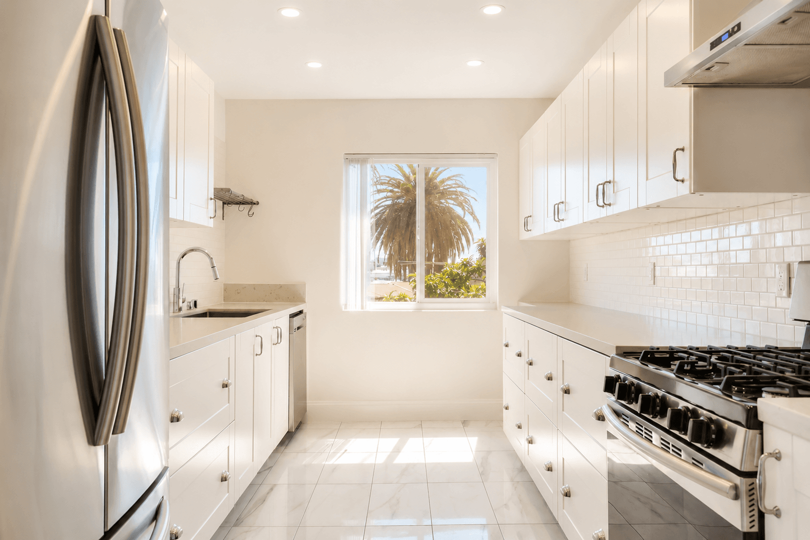 Los Angeles Apartment: 929 S Bedford St