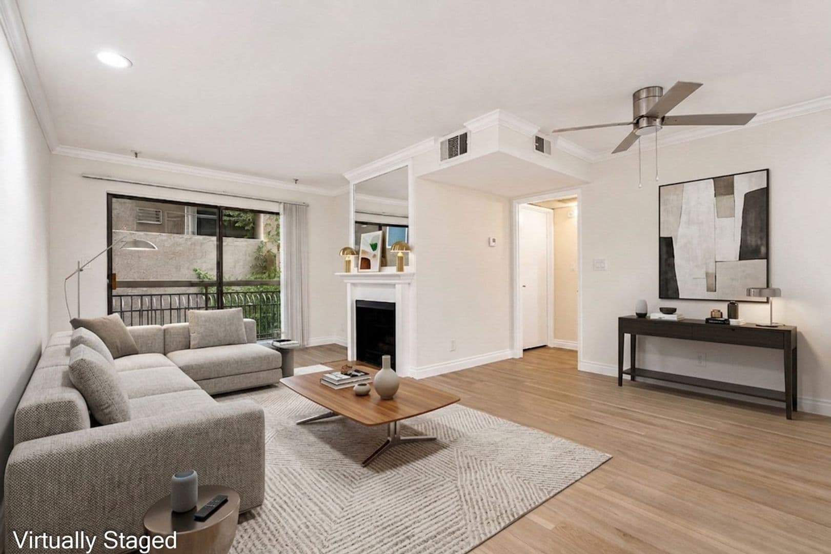 Los Angeles Apartment: 1520 N Vista St