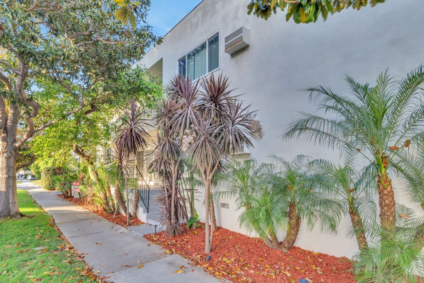 Los Angeles Apartment: 8588 Horner St
