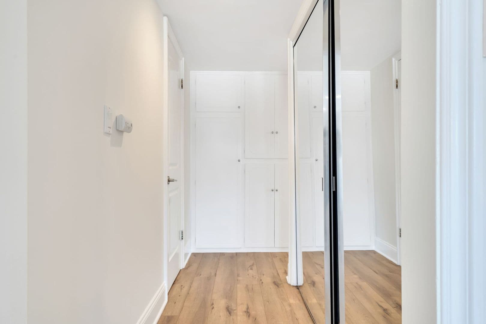 Los Angeles Apartment: 929 S Bedford St