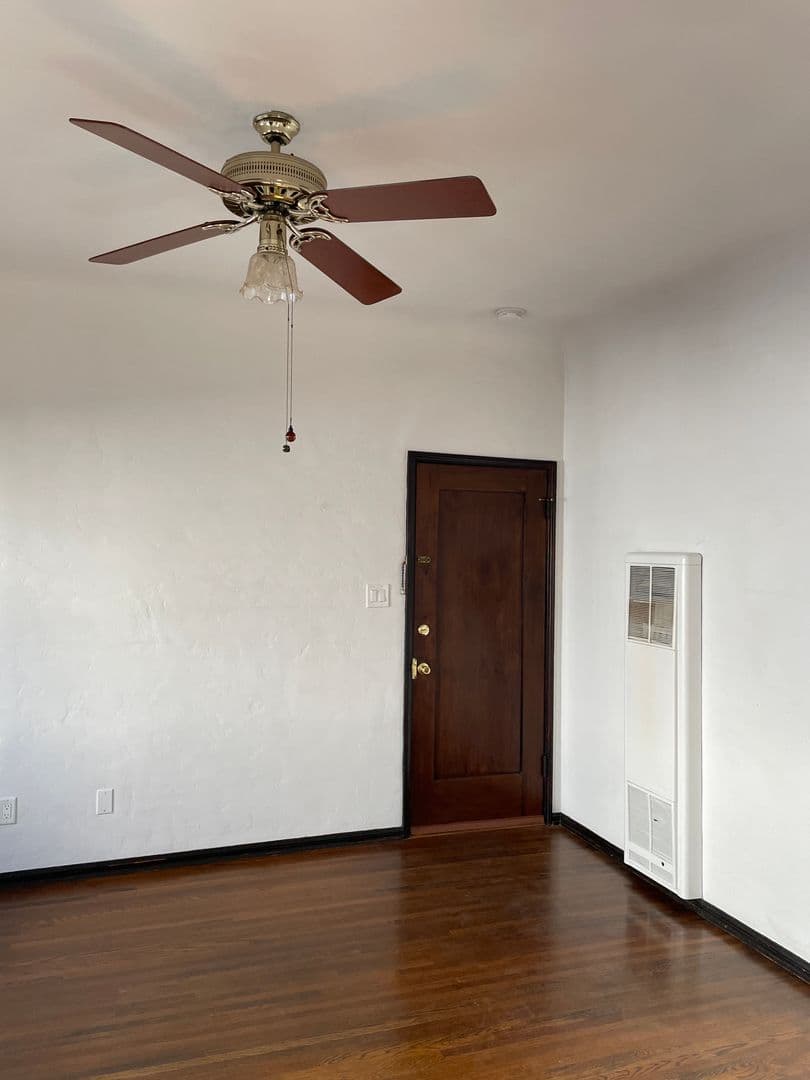 Beverly Hills Apartment: 123 N Hamilton Dr