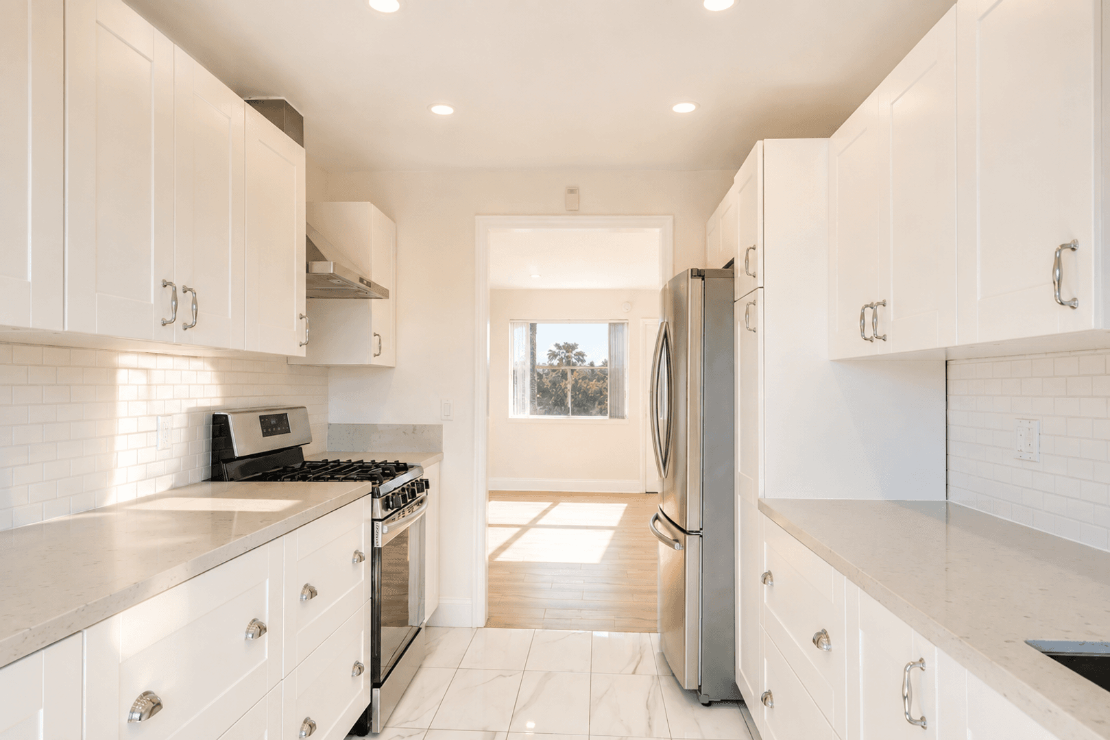 Los Angeles Apartment: 929 S Bedford St
