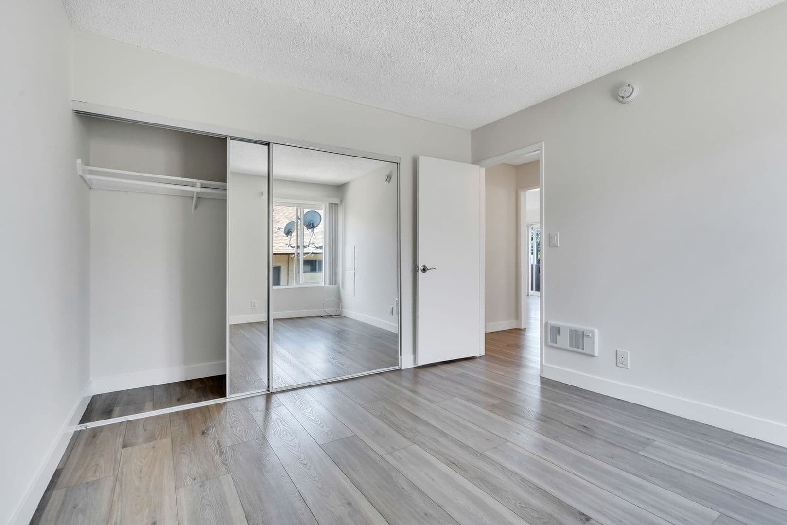 Los Angeles Apartment: 1436 S Centinela Ave