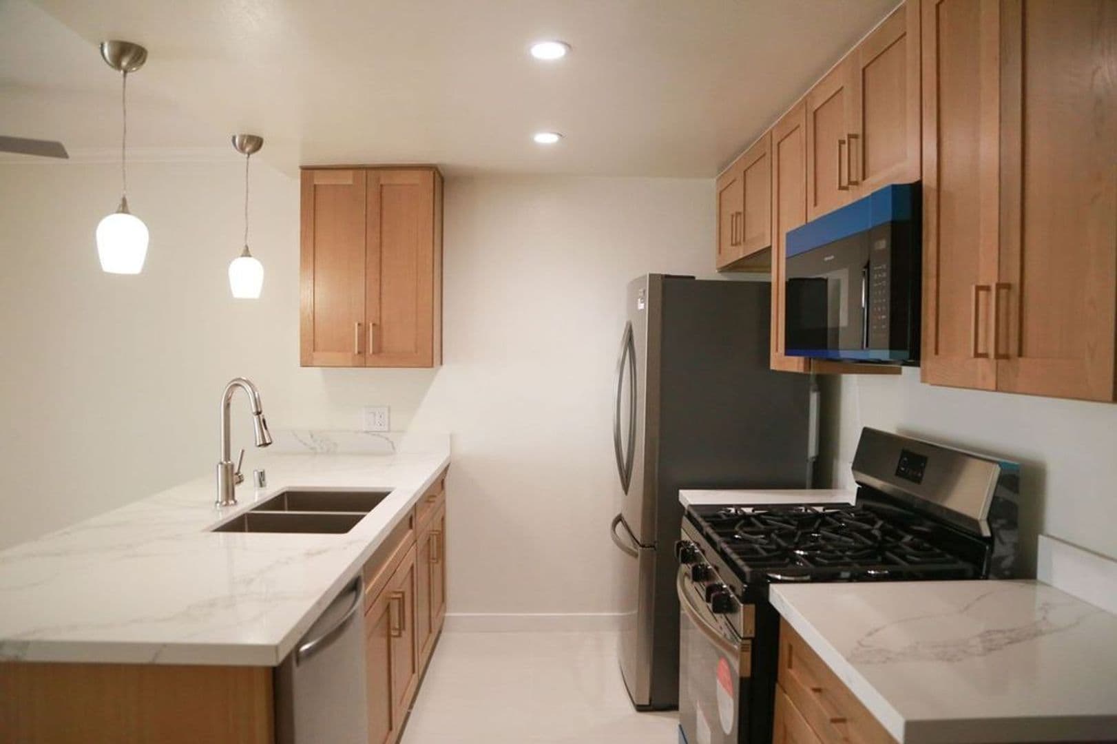 Los Angeles Apartment: 1520 N Vista St