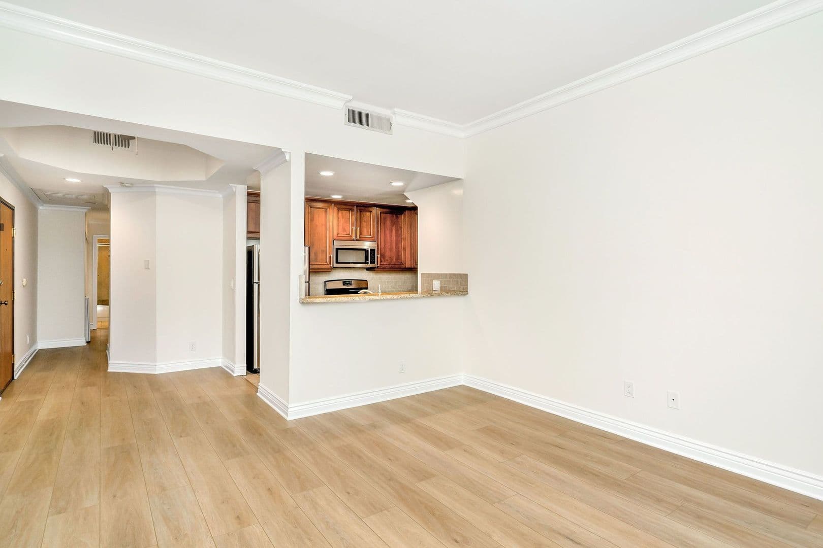 Los Angeles Apartment: 1415 Rexford Dr