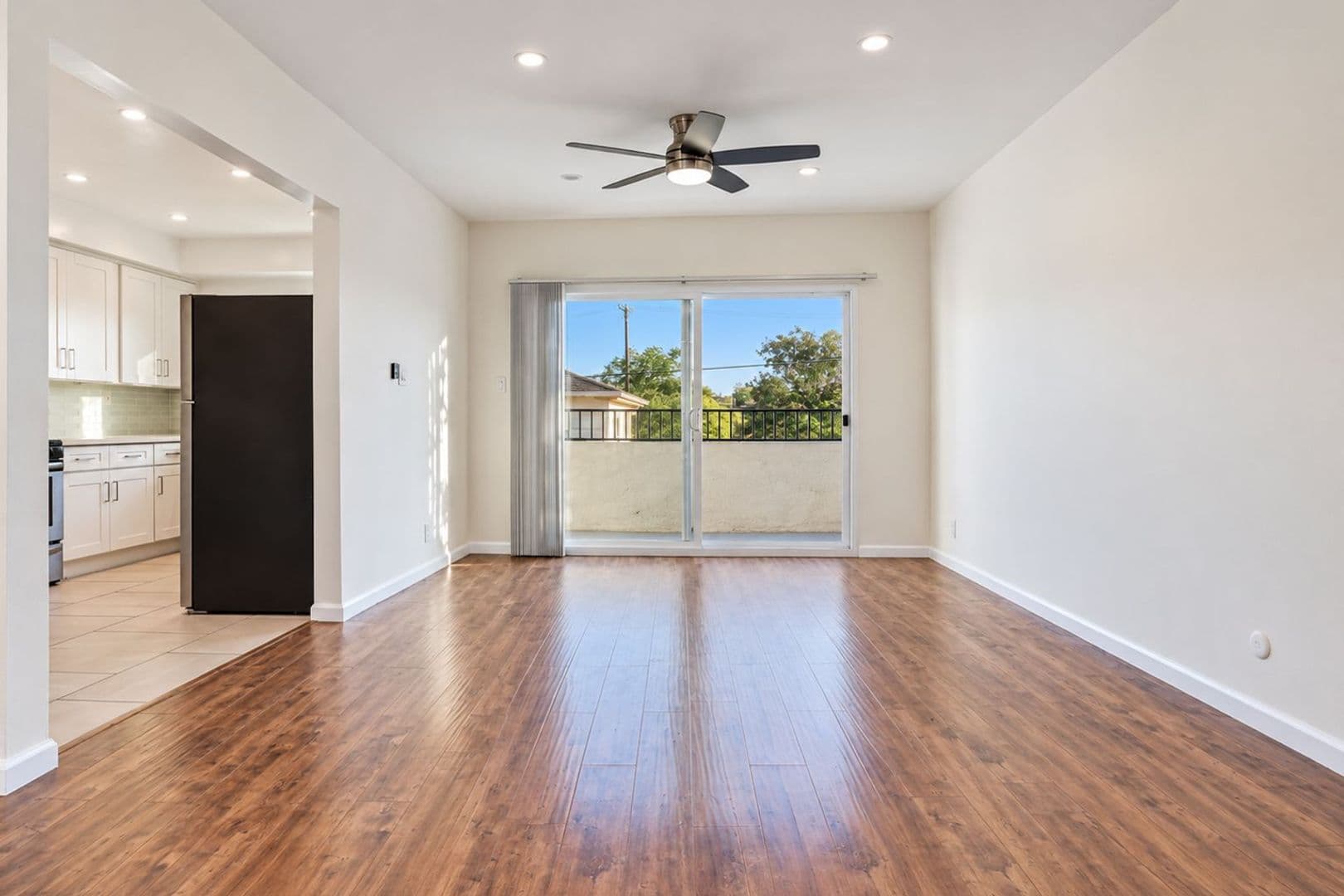 Los Angeles Apartment: 8588 Horner St