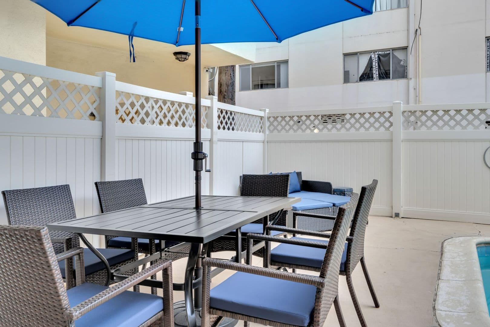 Beverly Hills Apartment: 432 N Palm Dr