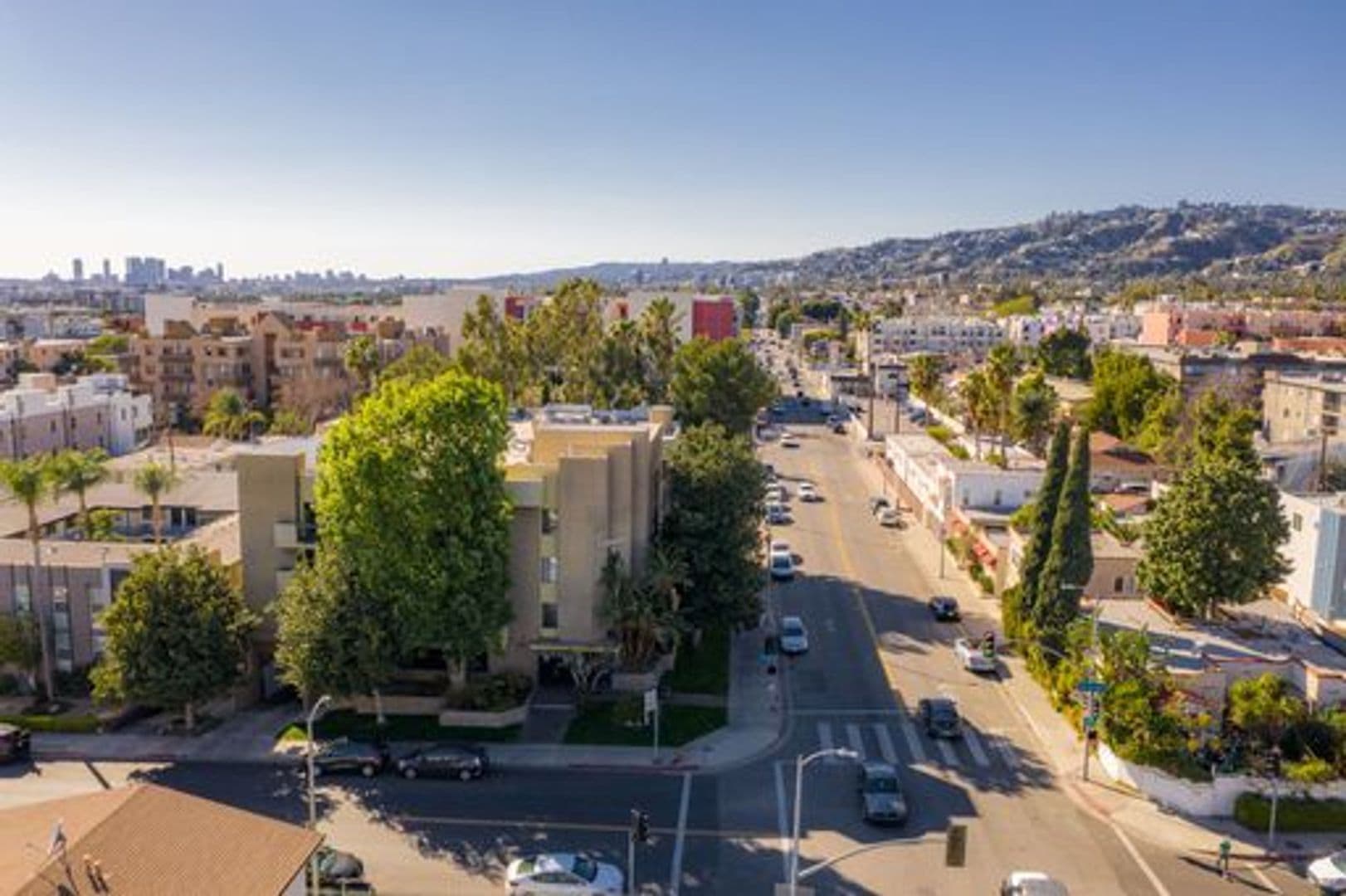 Los Angeles Apartment: 1255 N Orange Dr