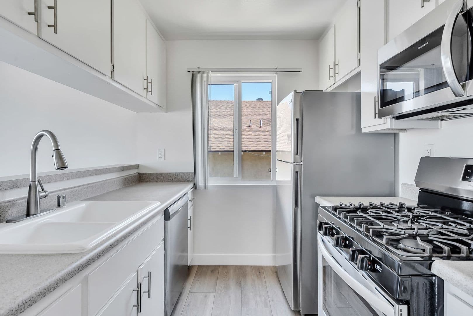Los Angeles Apartment: 1436 S Centinela Ave
