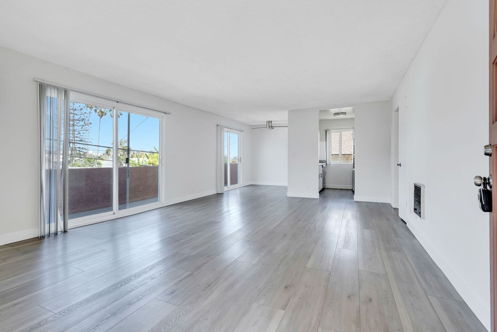Los Angeles Apartment: 1436 S Centinela Ave