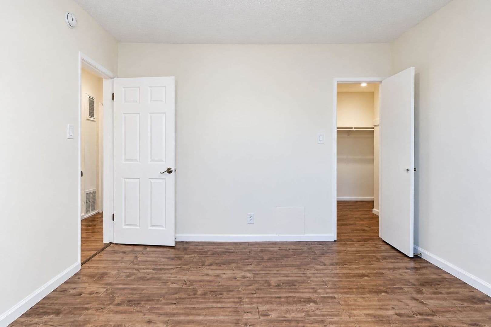 Los Angeles Apartment: 8588 Horner St