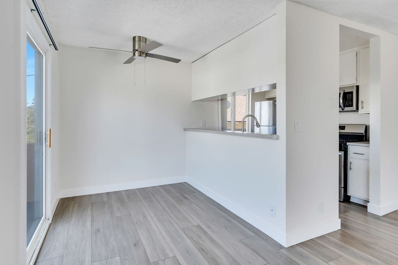 Los Angeles Apartment: 1436 S Centinela Ave